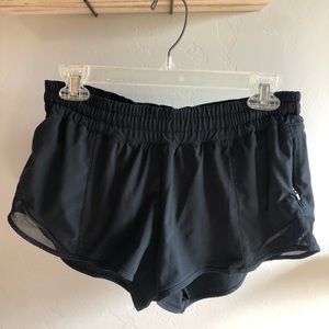 LULULEMON HOTTY HOT SHORTS (2.5in)